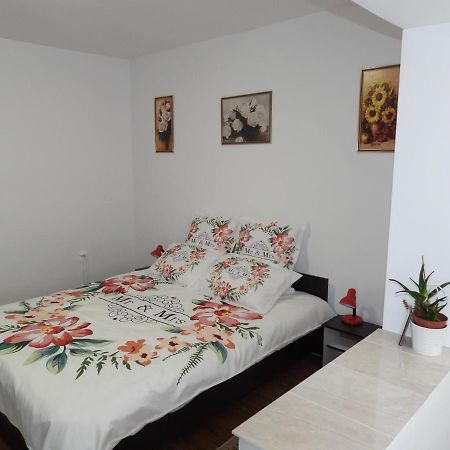 Simoliv Home Otopeni Exterior photo